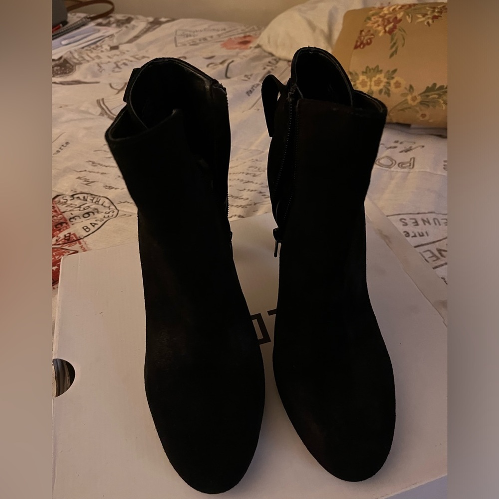 Black heels with tie on back and inside zipper!